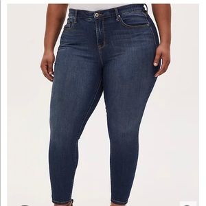 Torrid sky high skinny jeans size 18R